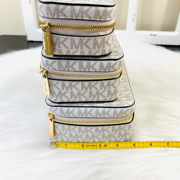 Michael Kors Travel Cubes & Jewelry Case Set - Picture 11 of 15